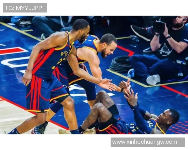 11月22日雷霆对决勇士精彩回顾与赛后分析展现球星风采与战术较量 11月22日雷霆对决勇士精彩回顾与赛后分析展现球星风采与战术较量