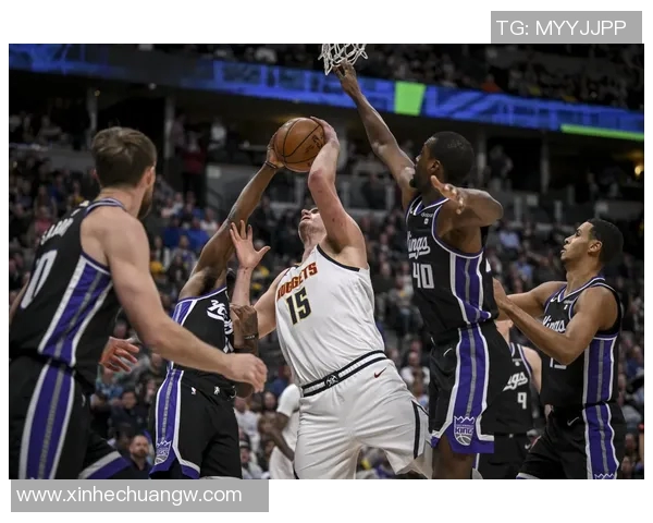 76人对决熊鹿NBA季后赛激战正酣球迷期待精彩瞬间 76人对决熊鹿NBA季后赛激战正酣球迷期待精彩瞬间